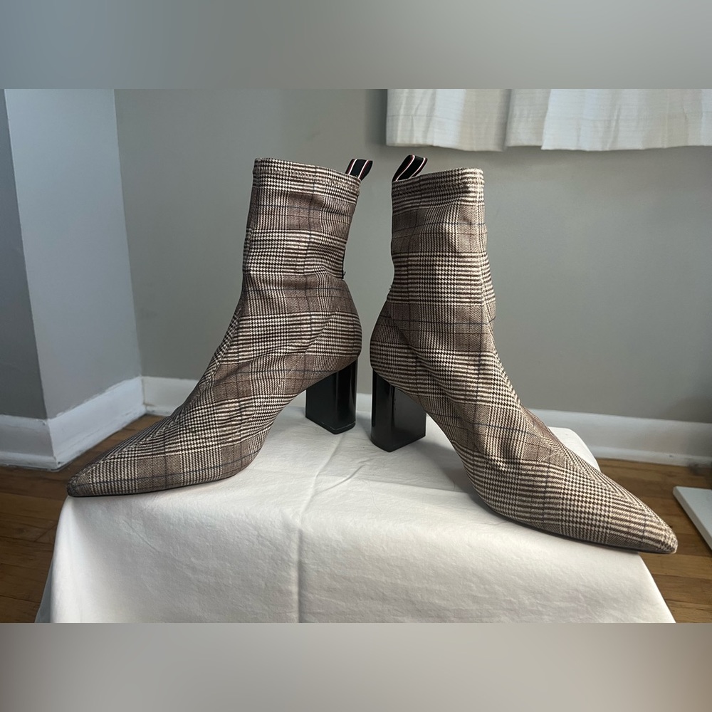 Stradivarius ankle boots size 7 for sale. Worn only few times